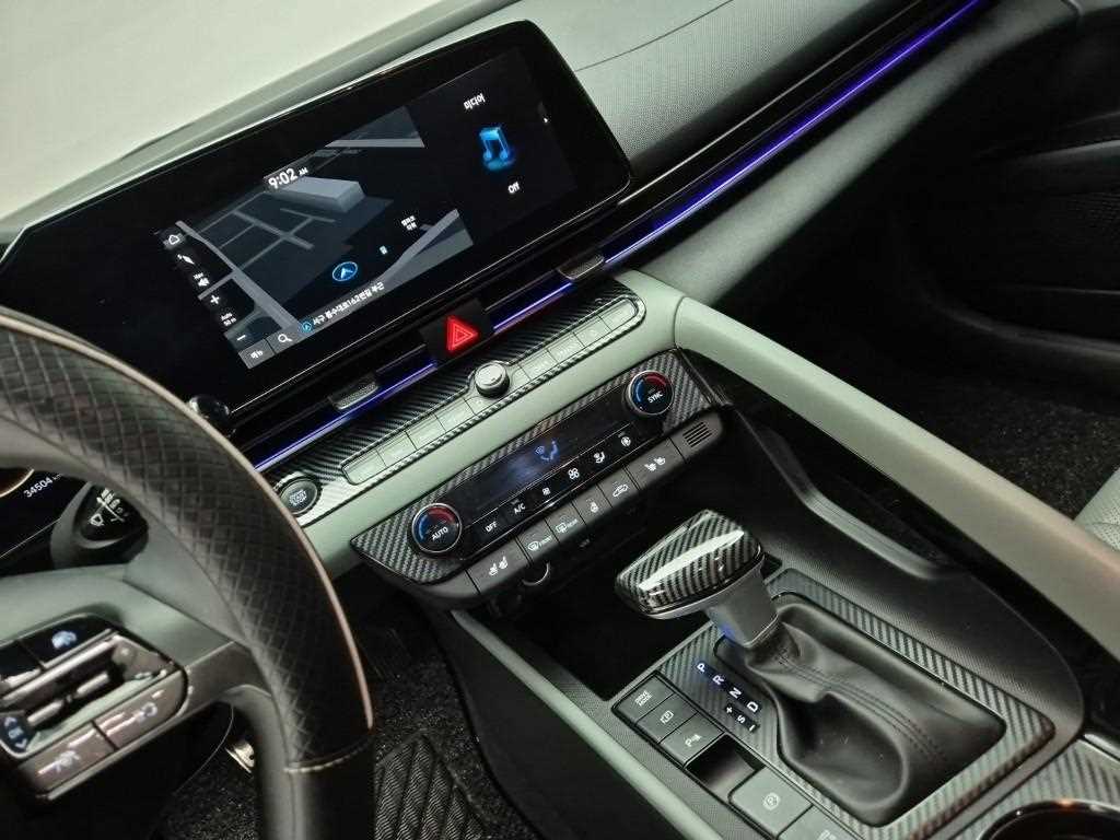 HYUNDAI Avante - Vista 10