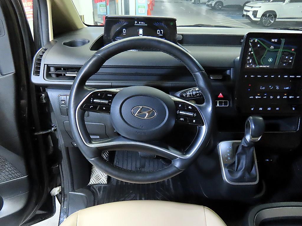 HYUNDAI Staria - Vista 8