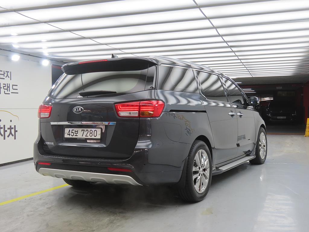 KIA Carnival - Vista 4