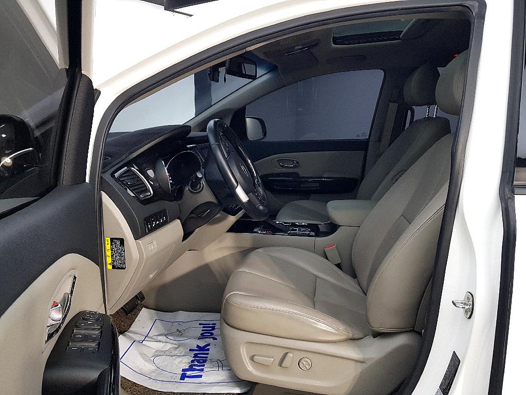 KIA Carnival - Vista 8