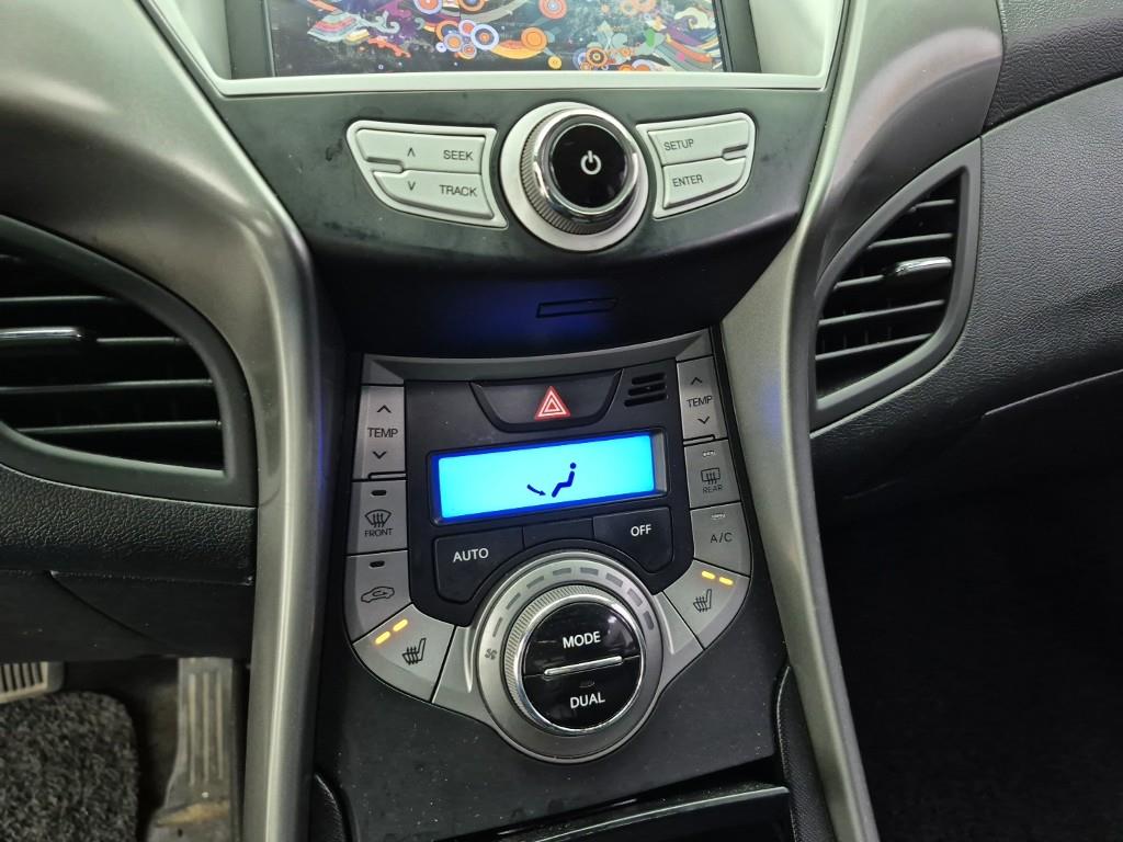 HYUNDAI Avante - Vista 10