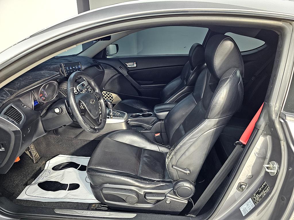 HYUNDAI Genesis - Vista 8