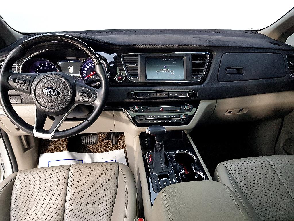 KIA Carnival - Vista 5