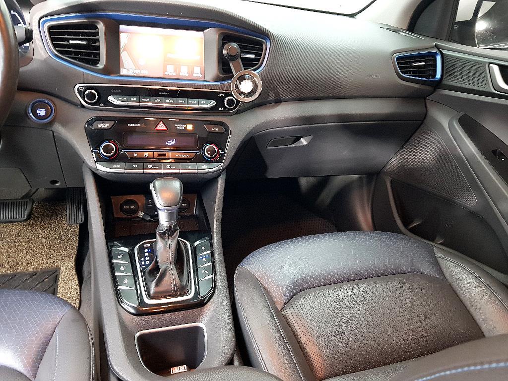 HYUNDAI Ioniq - Vista 10