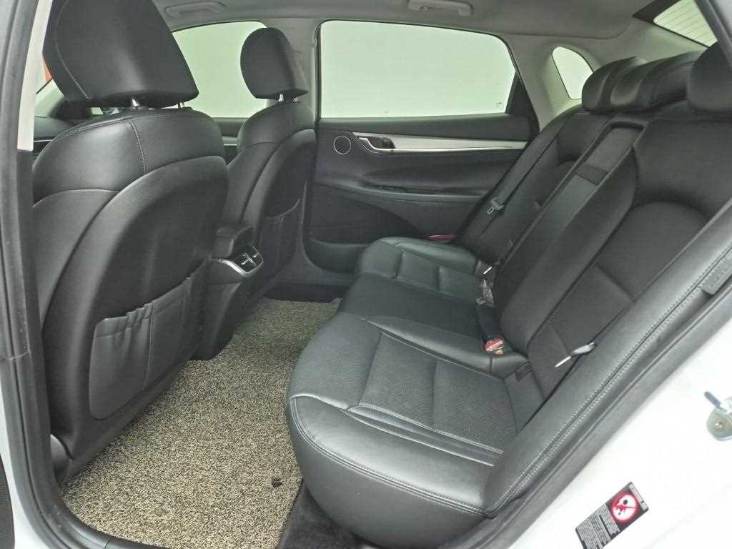 HYUNDAI Grandeur - Vista 12