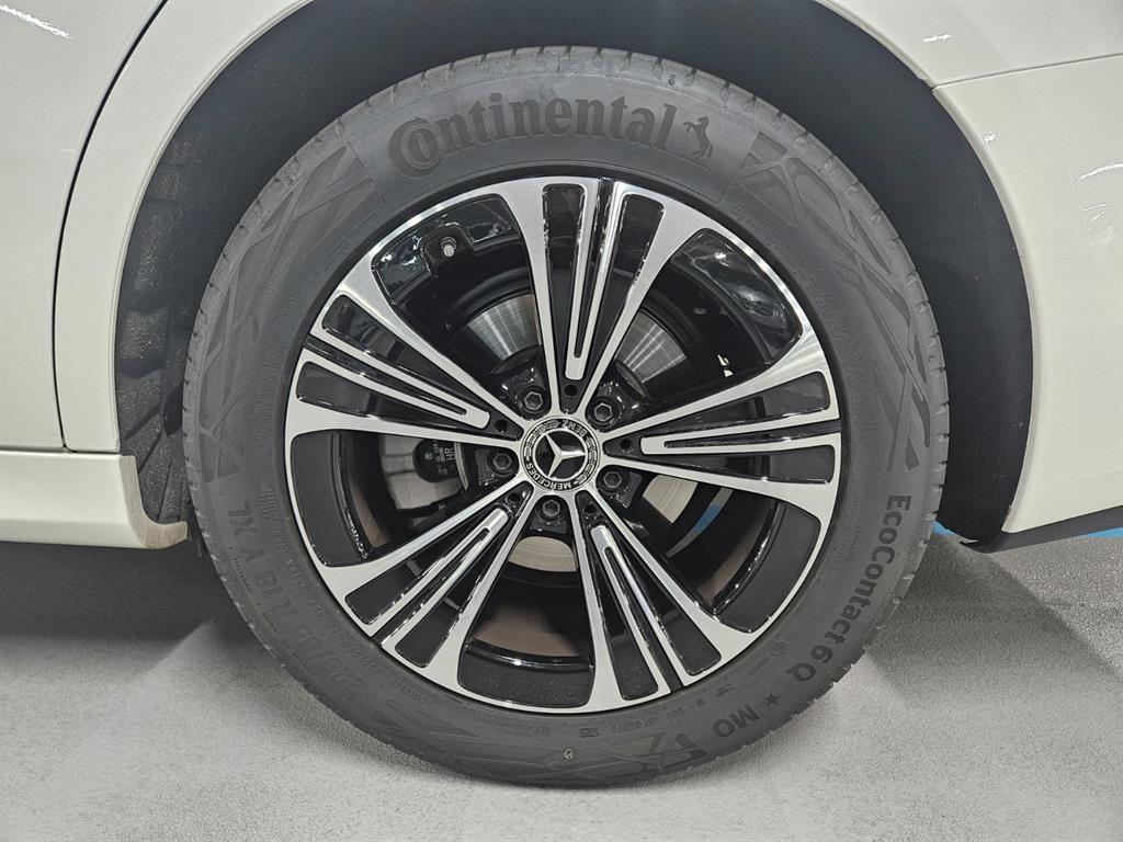 Mercedes Benz E class - Vista 5