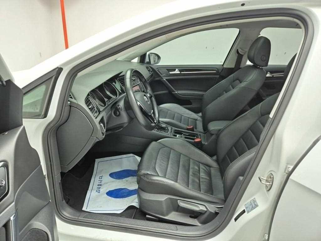 Volkswagen Golf - Vista 11