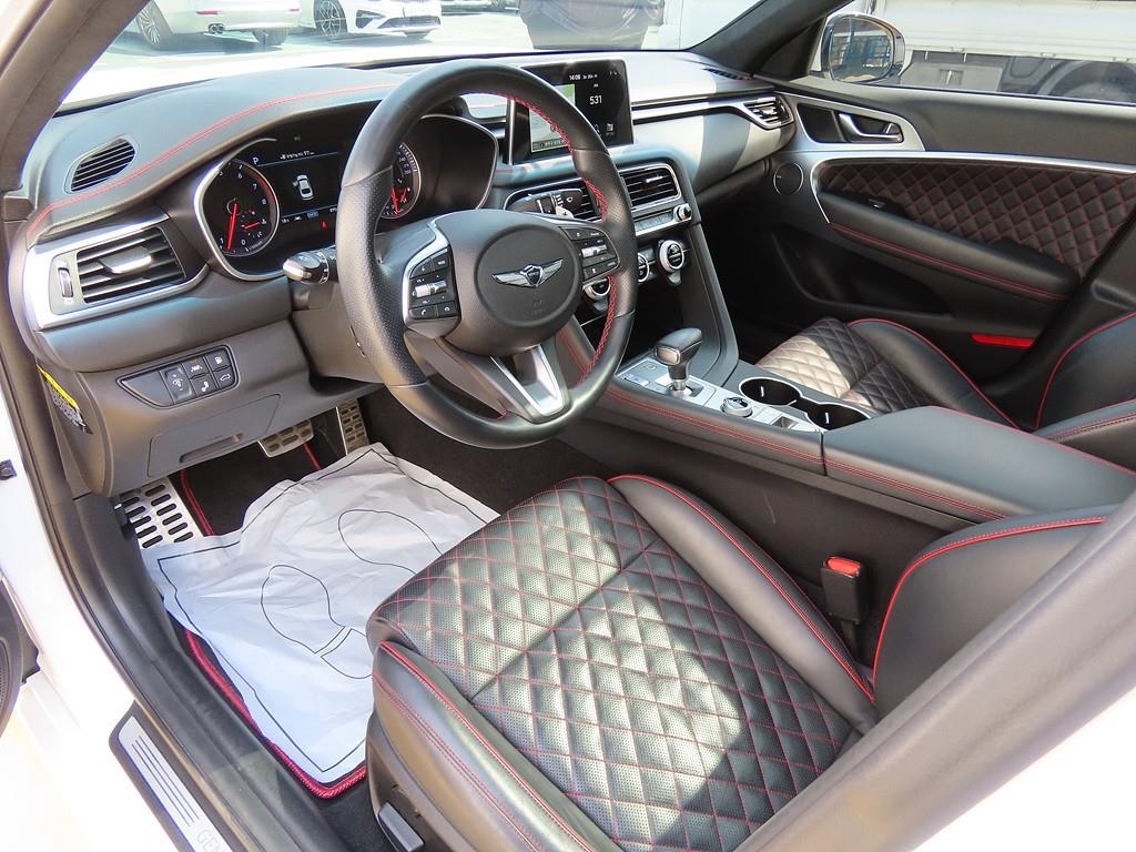 Genesis G70 - Vista 6