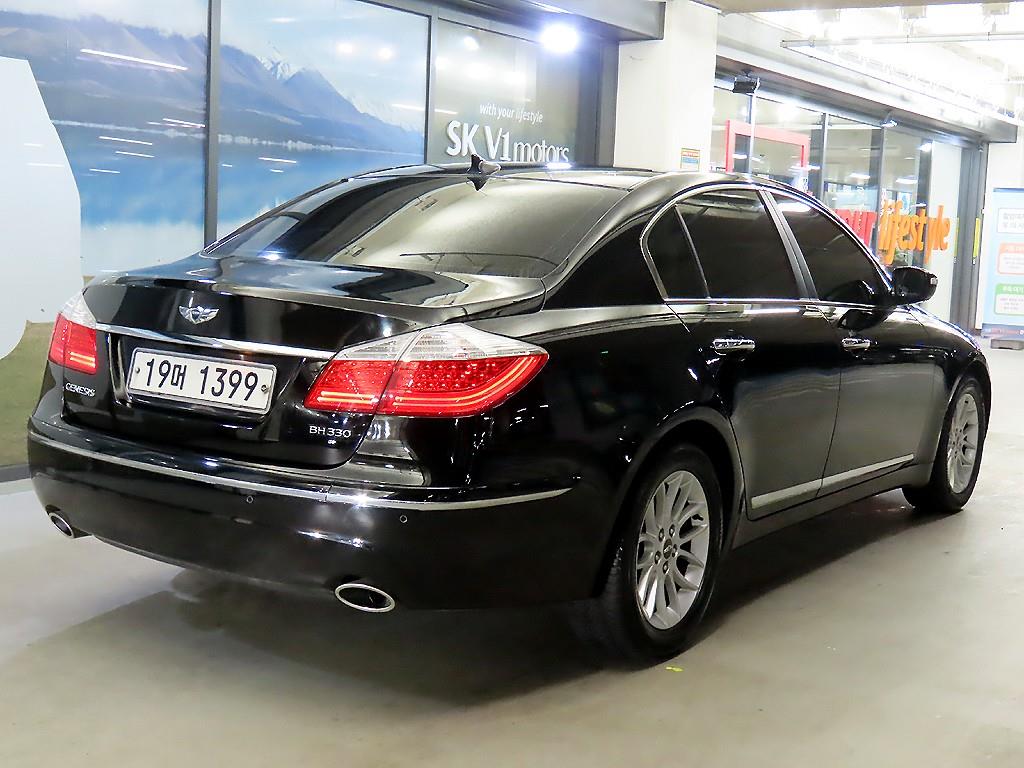 HYUNDAI Genesis - Vista 4