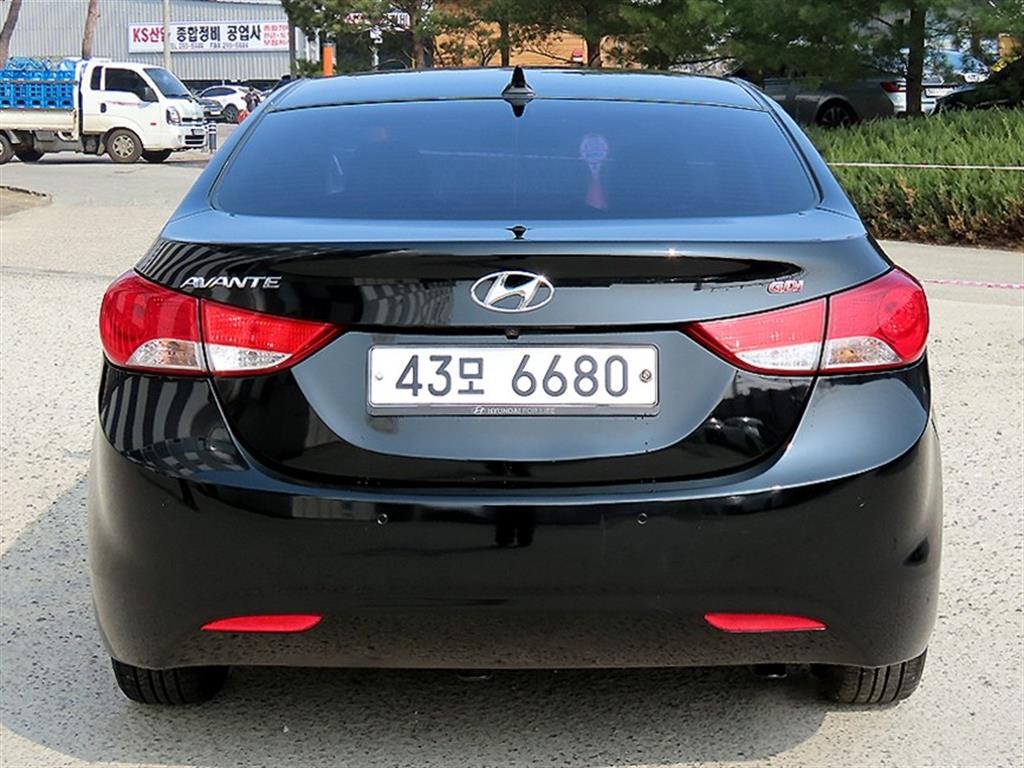 HYUNDAI Avante - Vista 4