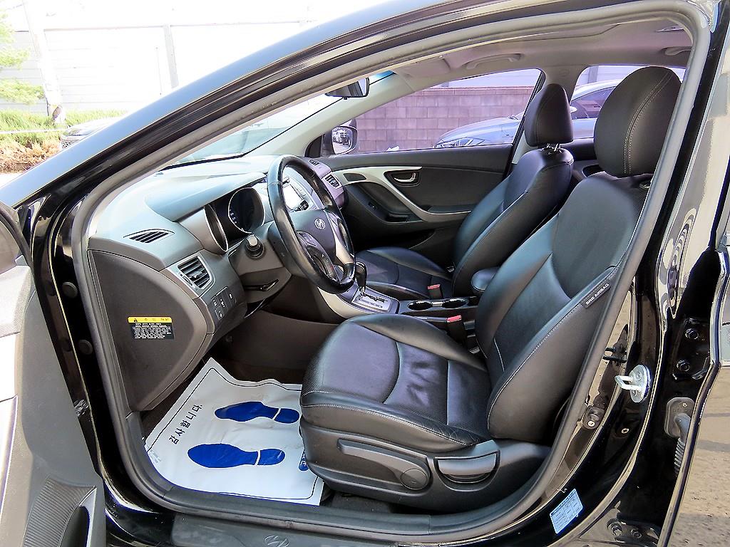 HYUNDAI Avante - Vista 5