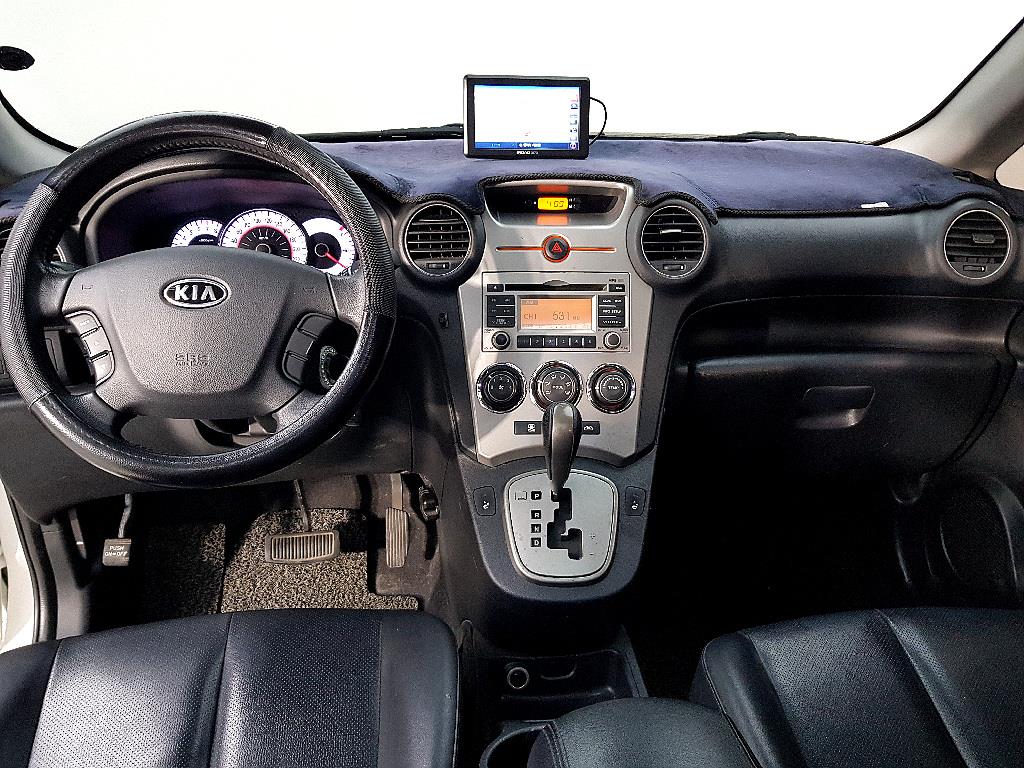 KIA Carens - Vista 5