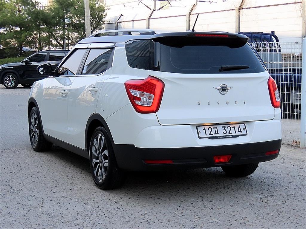 Ssangyong Tivoli - Vista 3