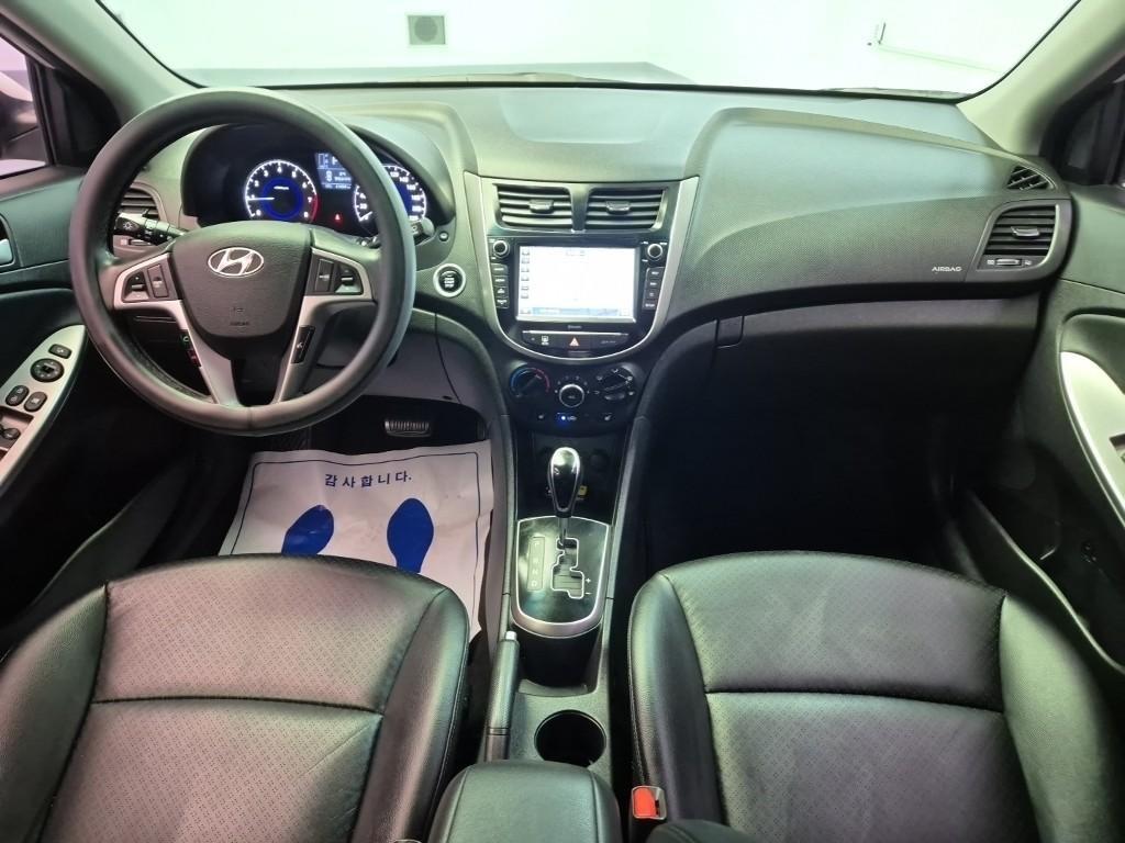 HYUNDAI Accent - Vista 7