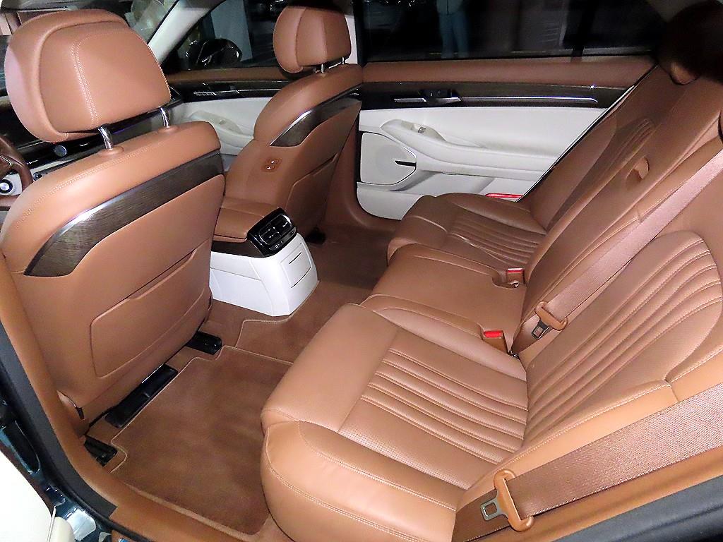 Genesis G90 - Vista 7