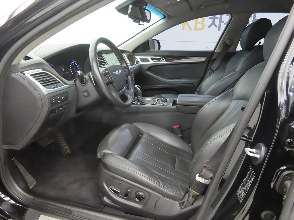 HYUNDAI Genesis - Vista 5