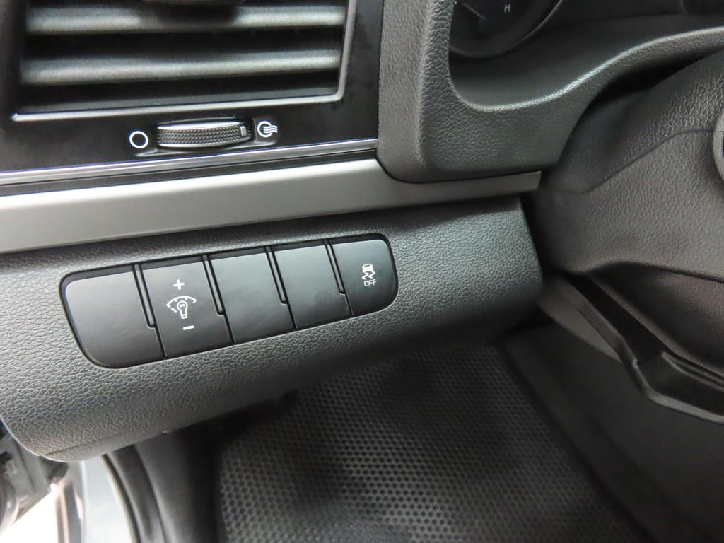 HYUNDAI Avante - Vista 10