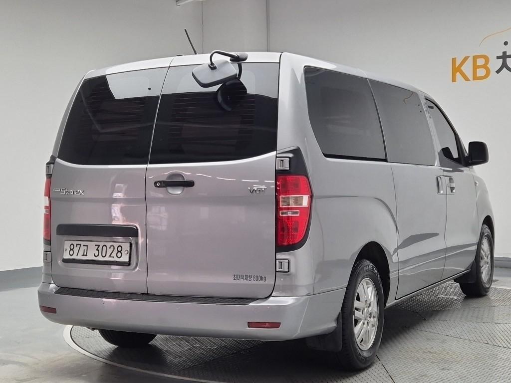 HYUNDAI Starex - Vista 4