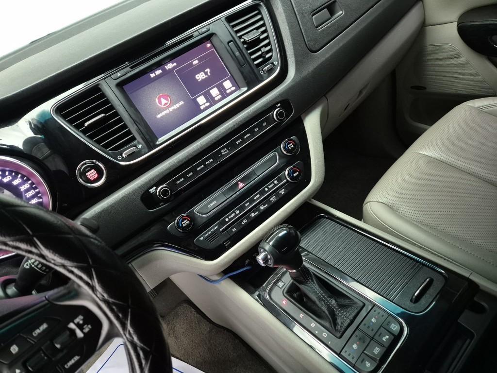 KIA Carnival - Vista 12