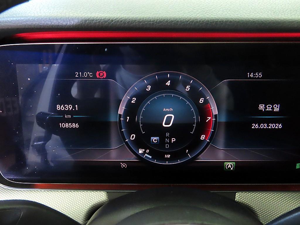 Mercedes Benz E class - Vista 9