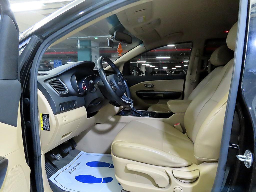 KIA Carnival - Vista 6