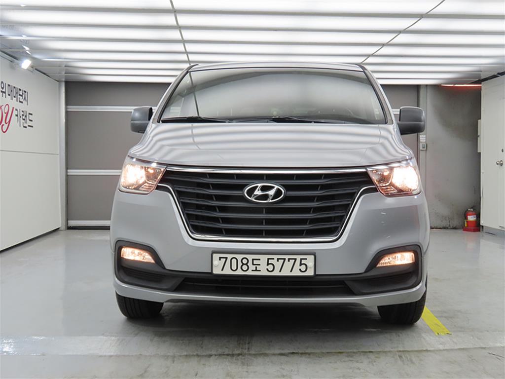 HYUNDAI Starex - Vista 2