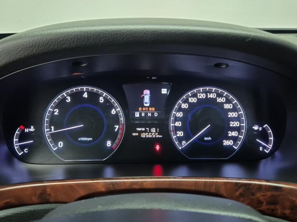 HYUNDAI Equus - Vista 8