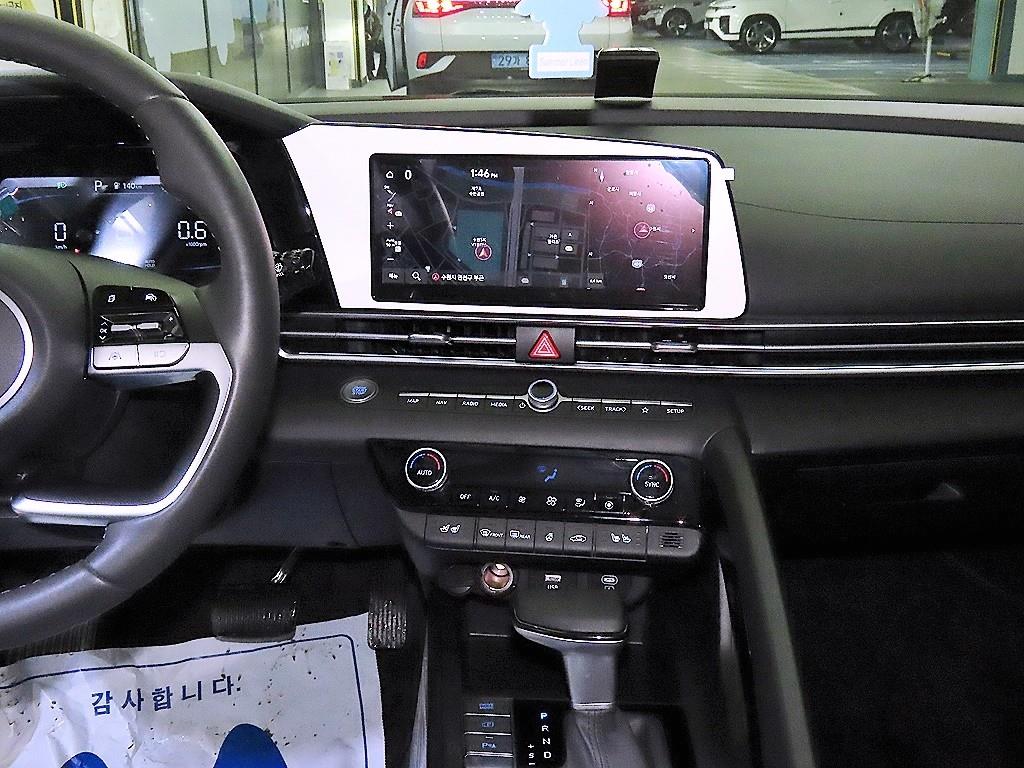 HYUNDAI Avante - Vista 11