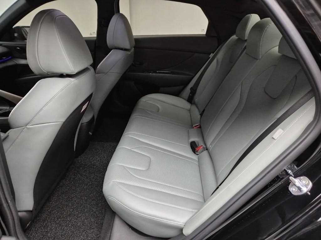 HYUNDAI Avante - Vista 12