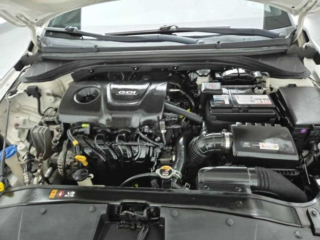 HYUNDAI Avante - Vista 5