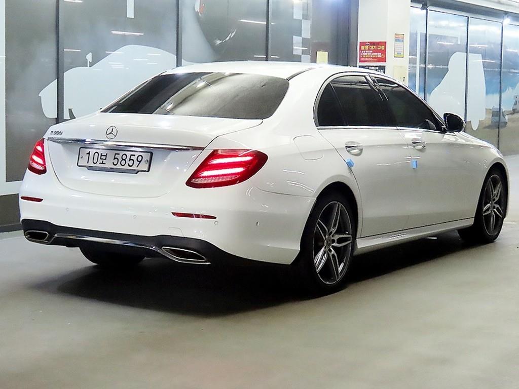 Mercedes Benz E class - Vista 4