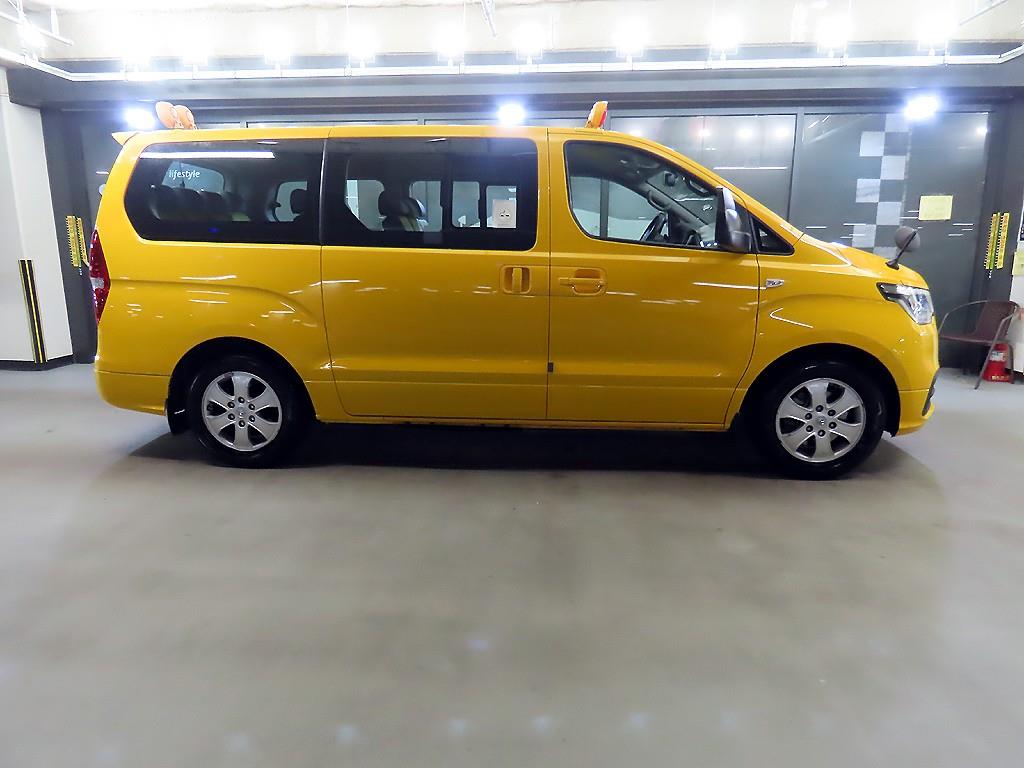 HYUNDAI Starex - Vista 3