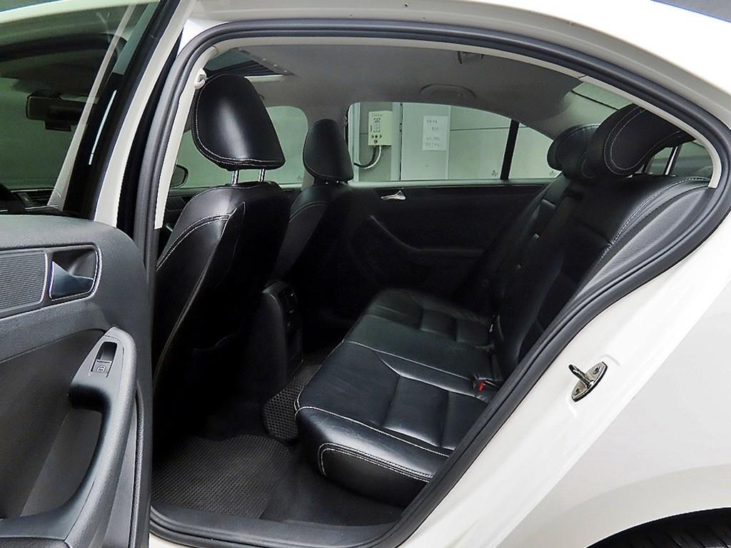 Volkswagen Jetta - Vista 6