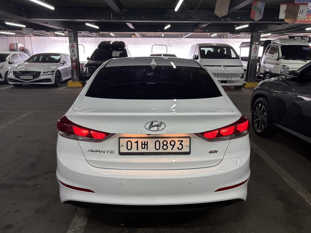 HYUNDAI Avante - Vista 4