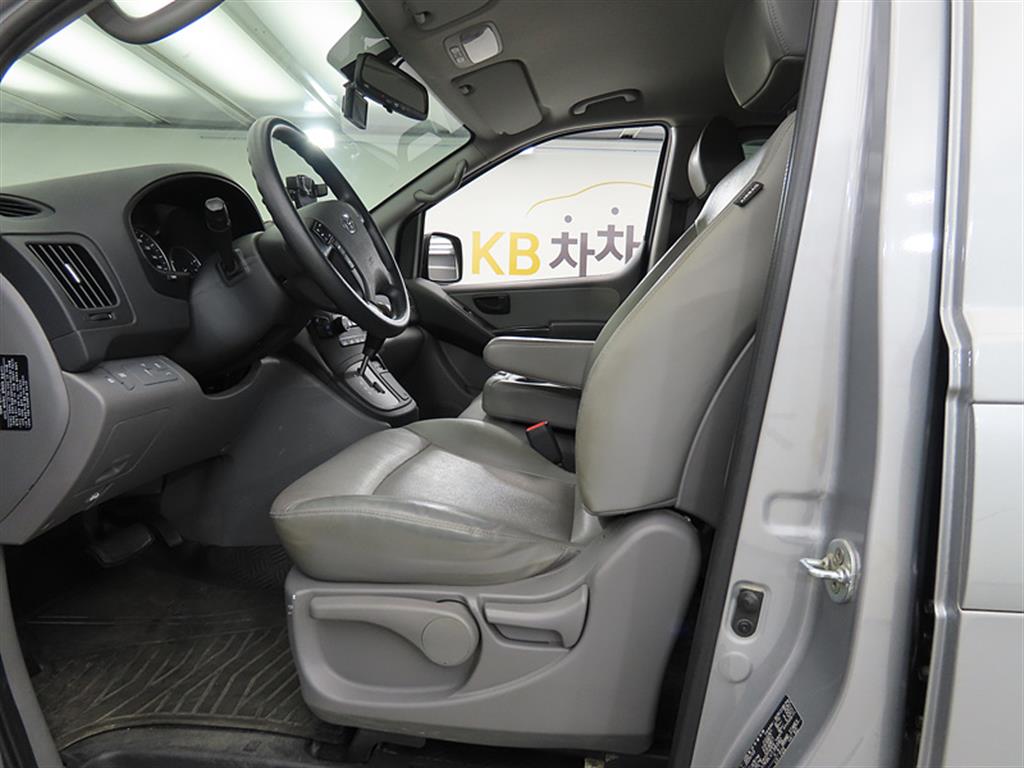 HYUNDAI Starex - Vista 5