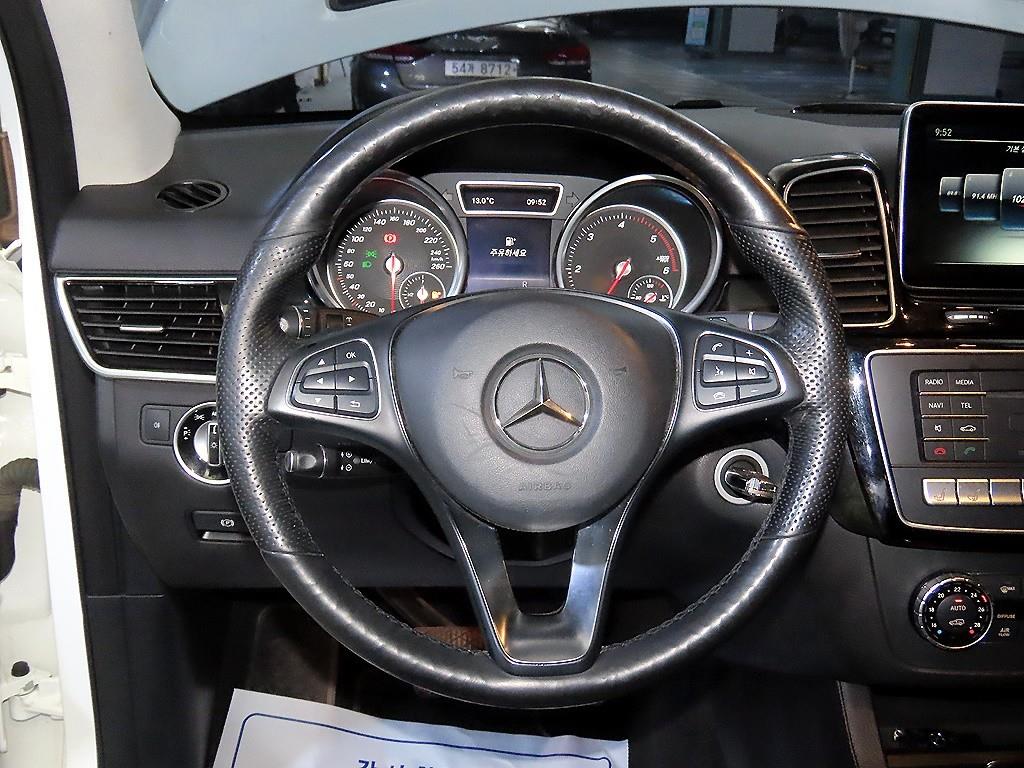 Mercedes Benz GLE Class - Vista 8