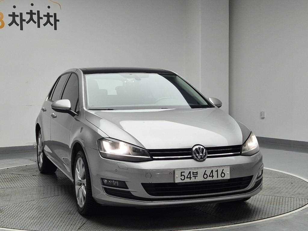 Volkswagen Golf - Vista 4