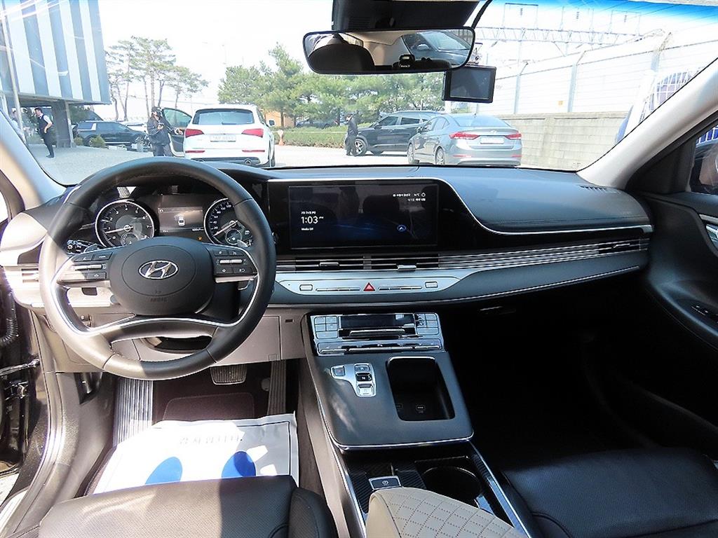 HYUNDAI Grandeur - Vista 7