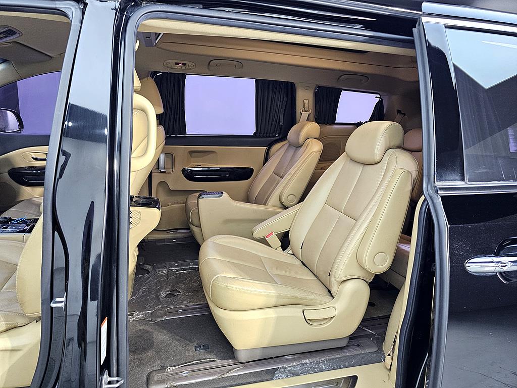 KIA Carnival - Vista 9
