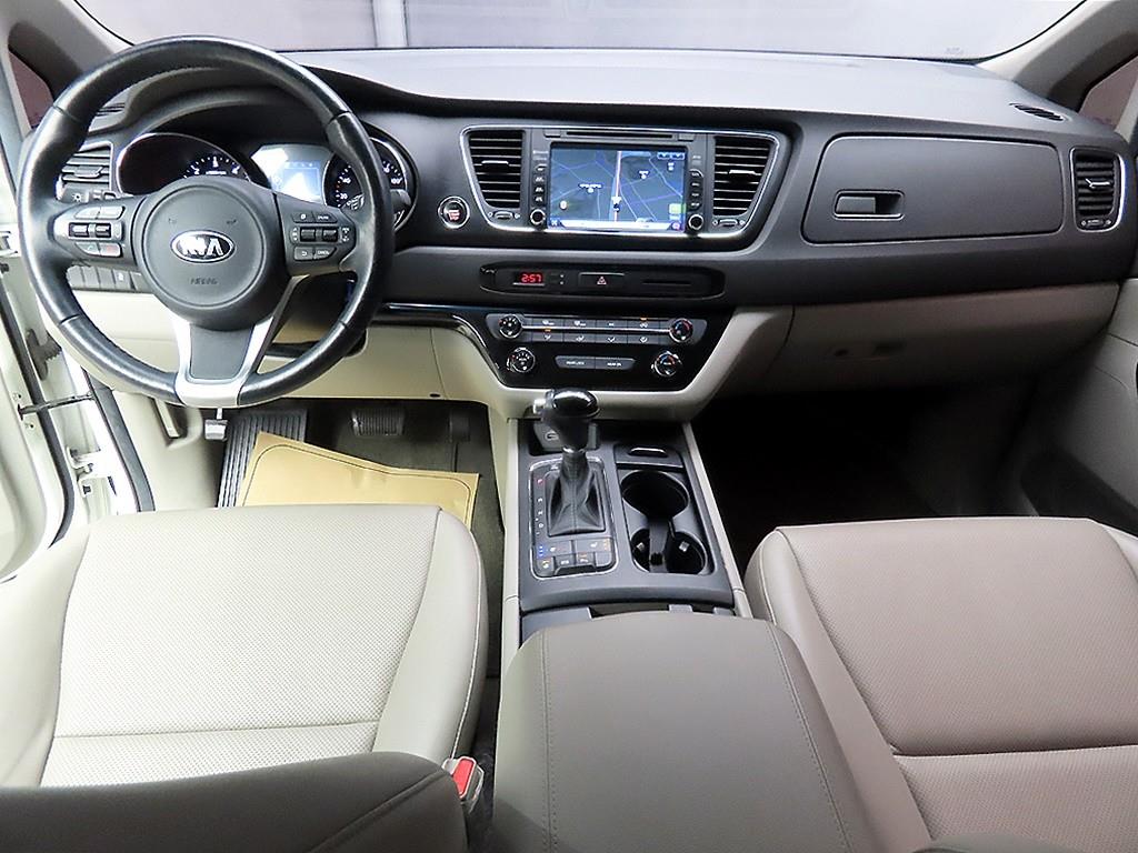 KIA Carnival - Vista 7