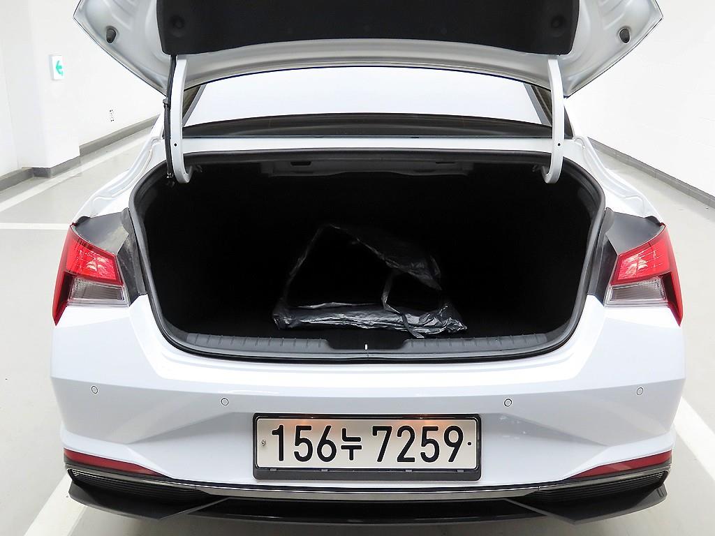 HYUNDAI Avante - Vista 5