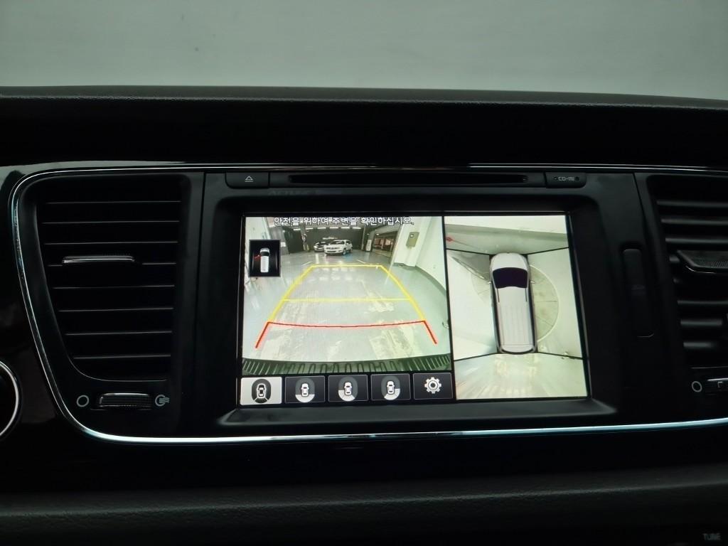 KIA Carnival - Vista 11