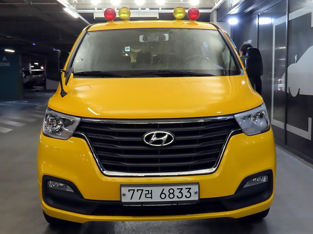 HYUNDAI Starex - Vista 2