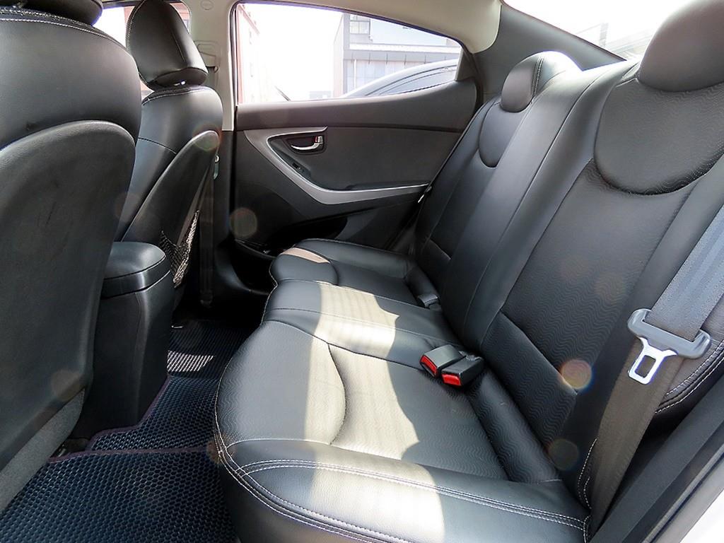 HYUNDAI Avante - Vista 6