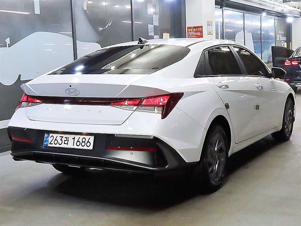 HYUNDAI Avante - Vista 4