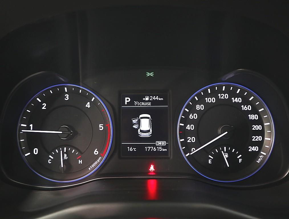 HYUNDAI Kona - Vista 6