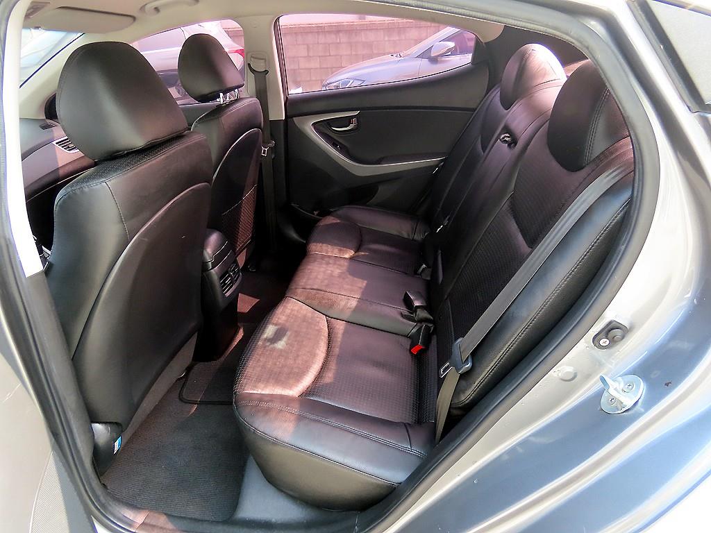 HYUNDAI Avante - Vista 6