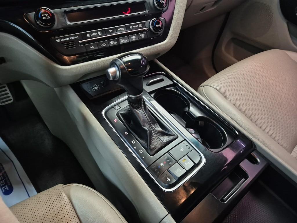 KIA Carnival - Vista 10