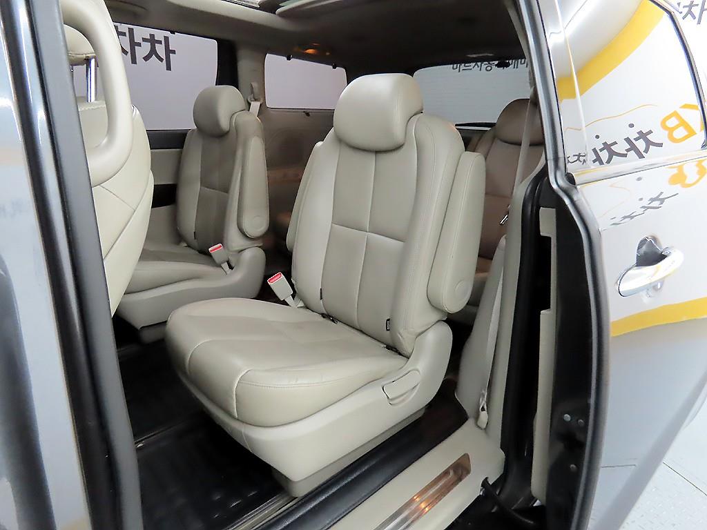 KIA Carnival - Vista 6