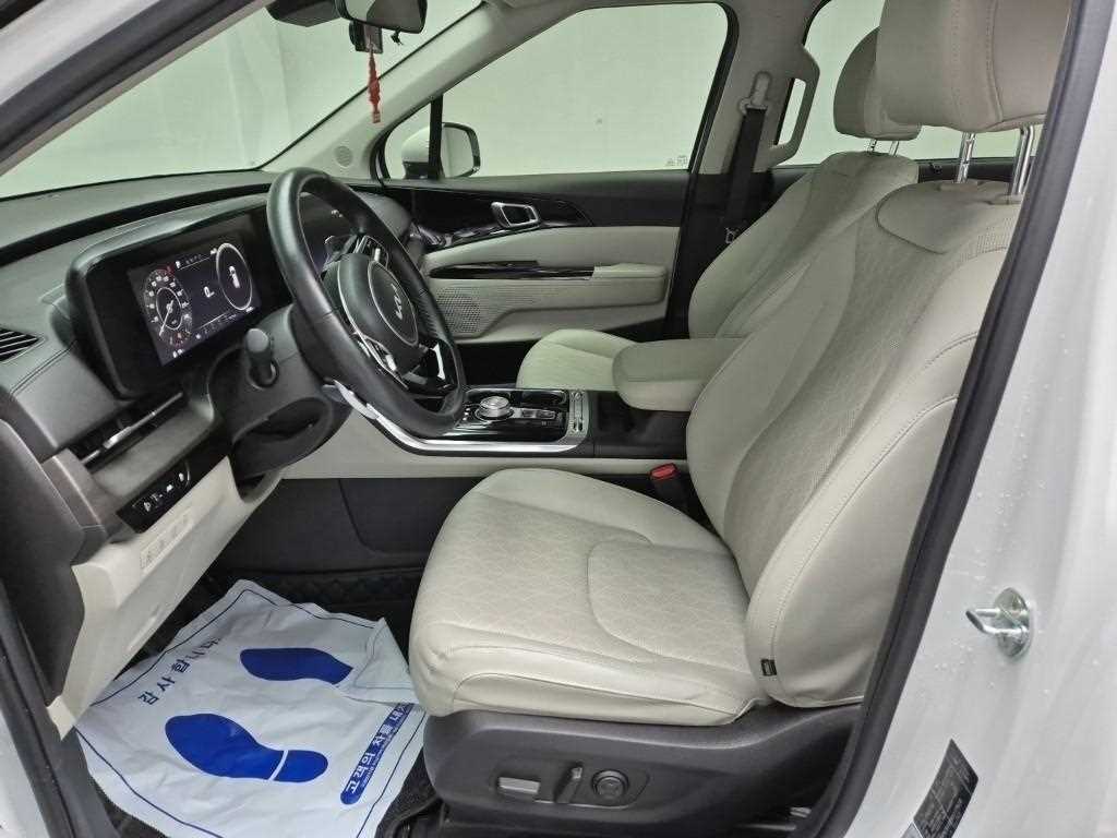 KIA Carnival - Vista 11